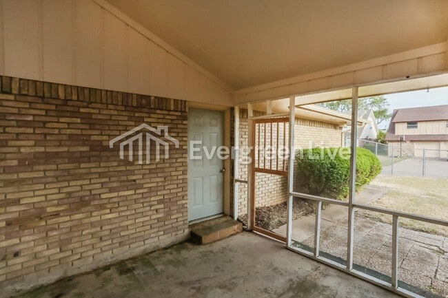 Building Photo - 715 San Juan Dr