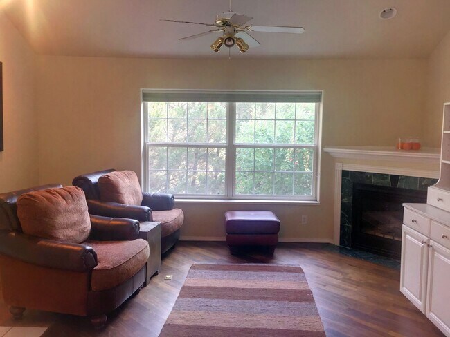 Building Photo - Downtown Glenwood Springs Condo