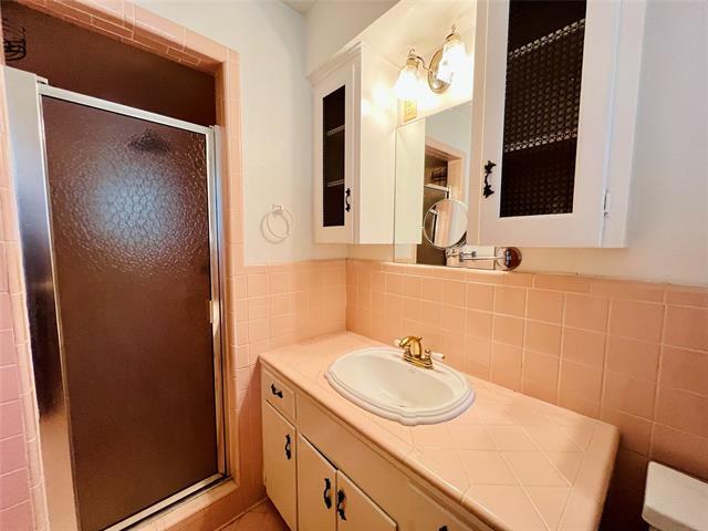 Building Photo - 8715 Labron Ave