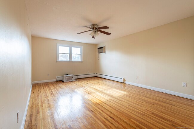 Building Photo - 288 Candlewyck Dr