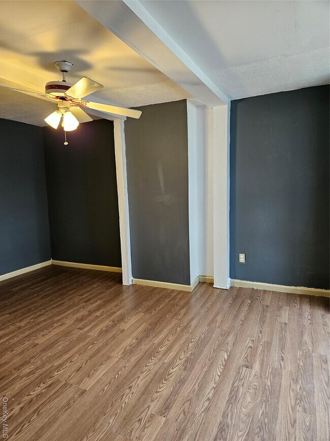 Building Photo - 42 Barcelow St