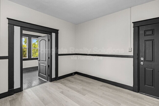 Building Photo - 4301 S 38th St