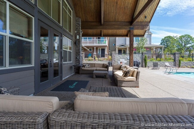 Building Photo - Outstanding 45 Central home with 3BR + Den / 2.5BA, Amazing upscale features, Across from Nike Wo...