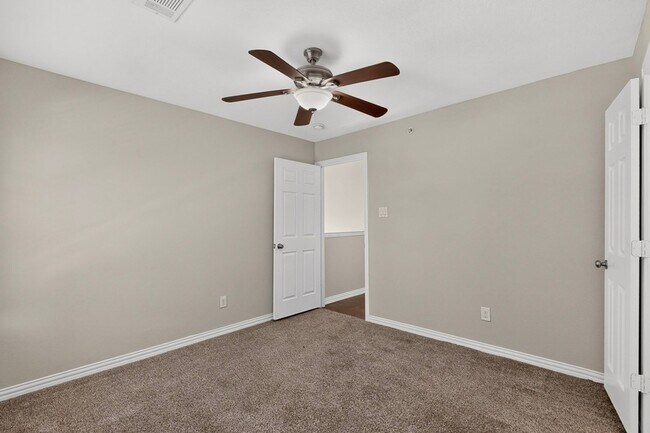 Building Photo - 829 Summercreek Dr
