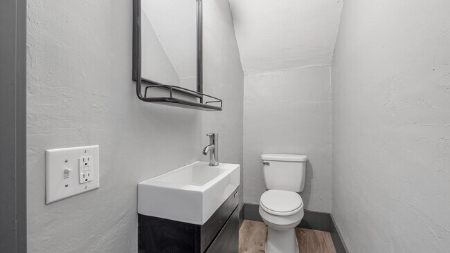 Building Photo - 279 Hudson Ave