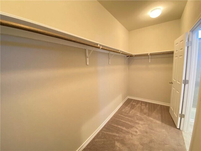 Building Photo - 5904 Daly Dr