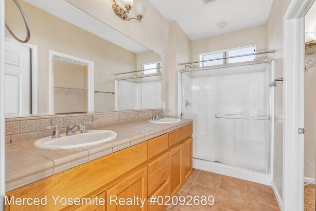 Building Photo - 4 br, 3 bath House - 490 Barclay Way