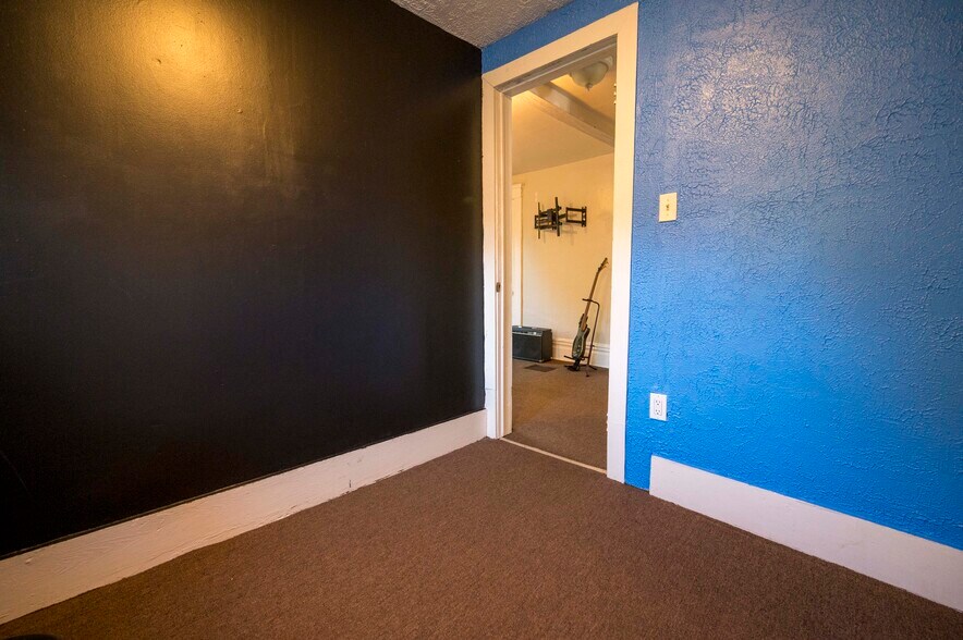 Small Play Room - 319 N Sycamore St