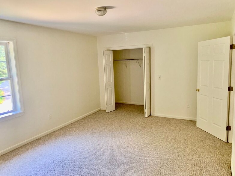 Building Photo - 14 Bragdon Rd