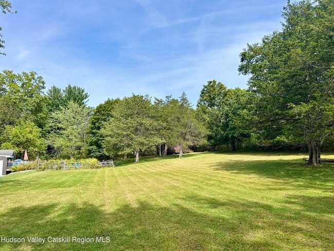 Building Photo - 11 Julia Ave