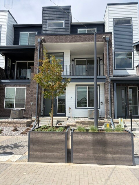 Building Photo - 1614 Park Ln