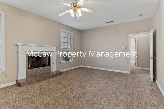 Building Photo - 302 W Spring St