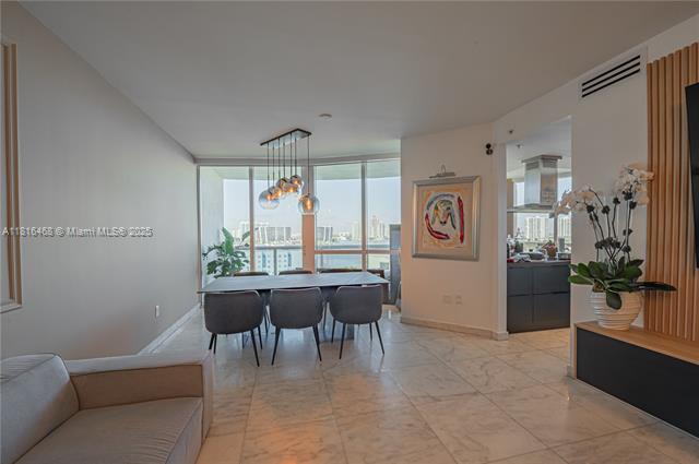 Building Photo - 18201 Collins Ave