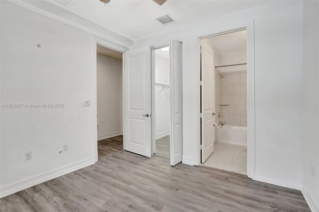 Building Photo - 11549 SW 13th Ct