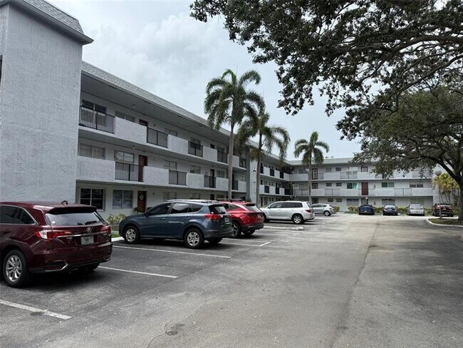 Primary Photo - 8405 NW 61st St