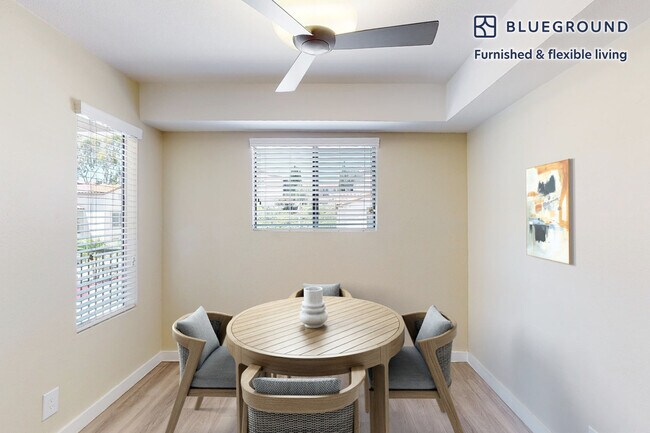 Building Photo - 7205 Charmant Dr