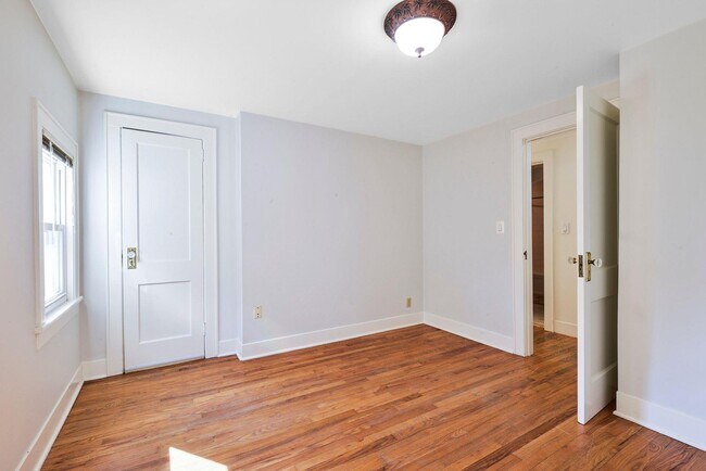 Building Photo - 30 Violet Pl