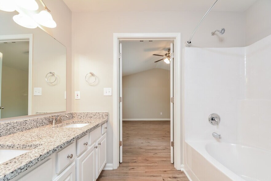 Building Photo - 5215 Little Sandy Dr