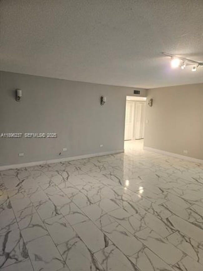 Building Photo - 1800 NE 114th St