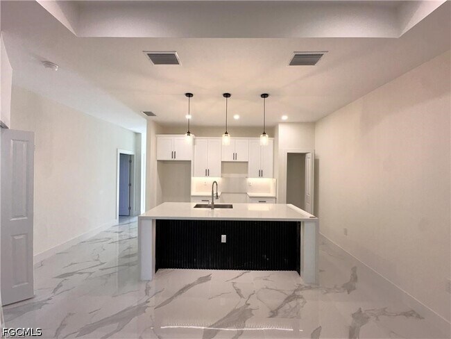 Building Photo - 2404 Dickens Ave N