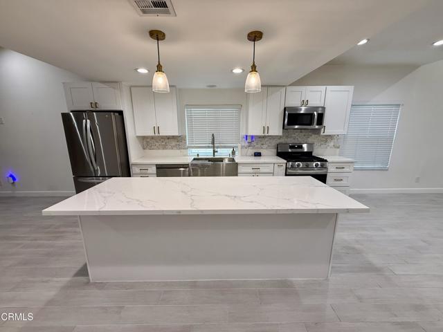 Building Photo - 20746 Schoenborn St