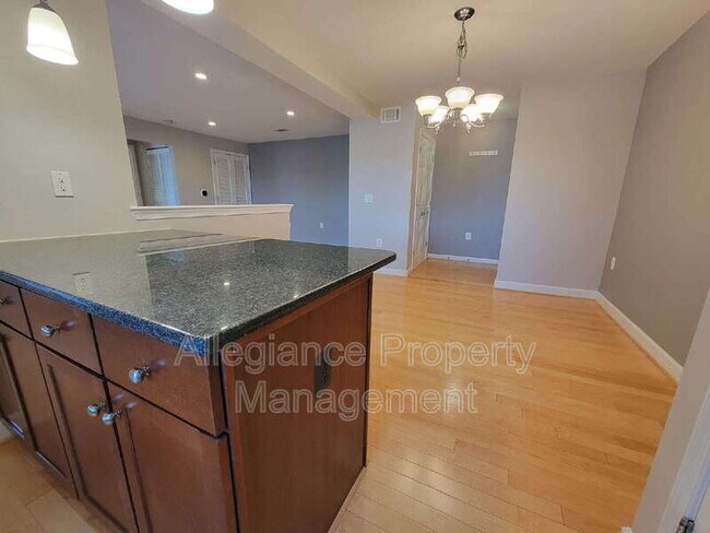 Building Photo - 4151 S Four Mile Run Dr