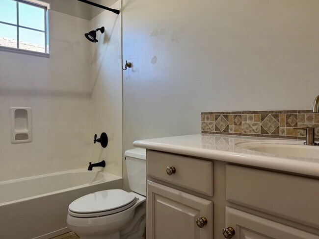 Building Photo - Resort-Style Phoenix Home with Pool, Outdo...