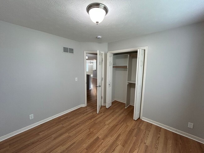 Building Photo - Beautiful Townhome in the popular Vavrina ...