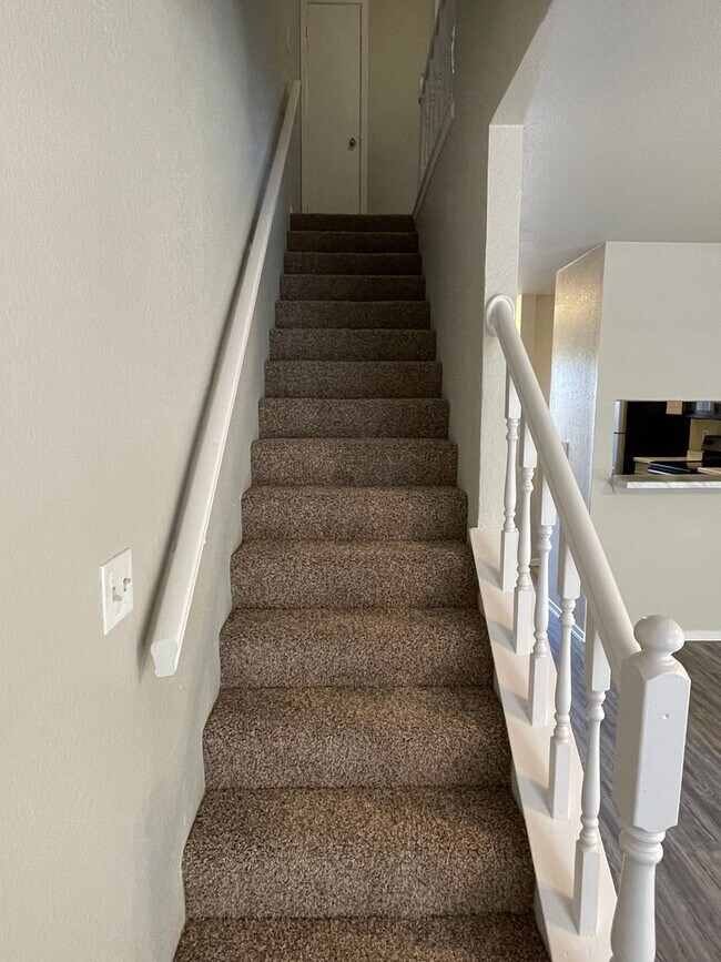 Building Photo - 2 BEDROOM CONDO BY UNT