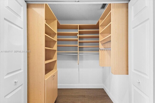 Building Photo - 642 Heritage Dr