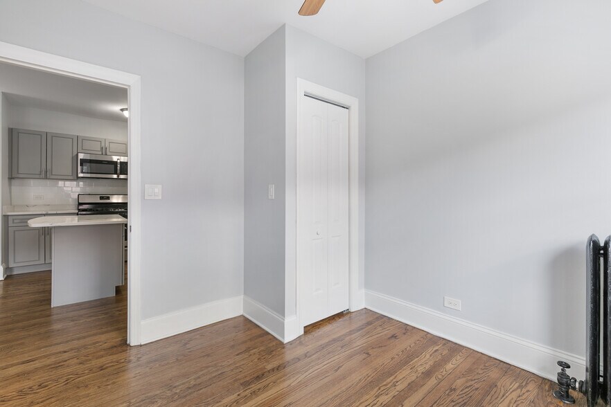 Building Photo - 1611 W Juneway Ter