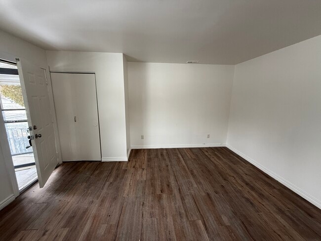 Building Photo - 611 Montana Ave