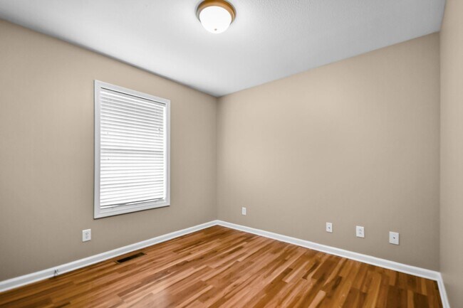 Building Photo - Pet Friendly Three Bedroom!