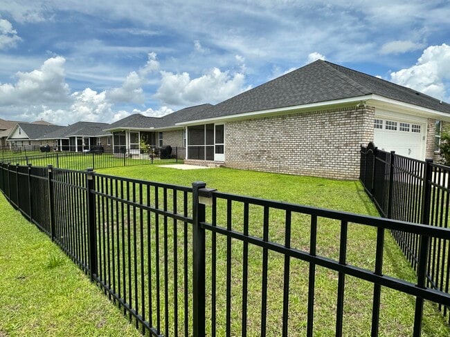 Building Photo - 2102 Eureka Way