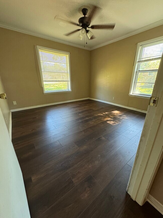 Building Photo - 8101 Karen Dr