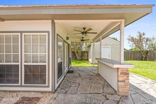 Building Photo - 412 Crest Cir