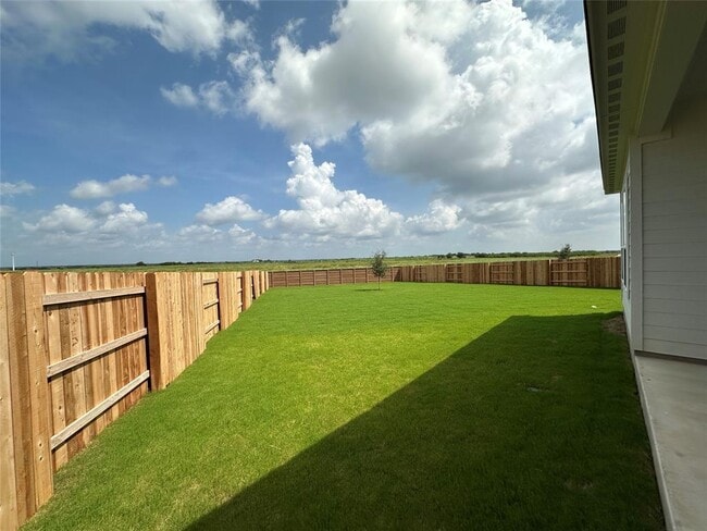 Building Photo - 305 E Luna Blue Ln