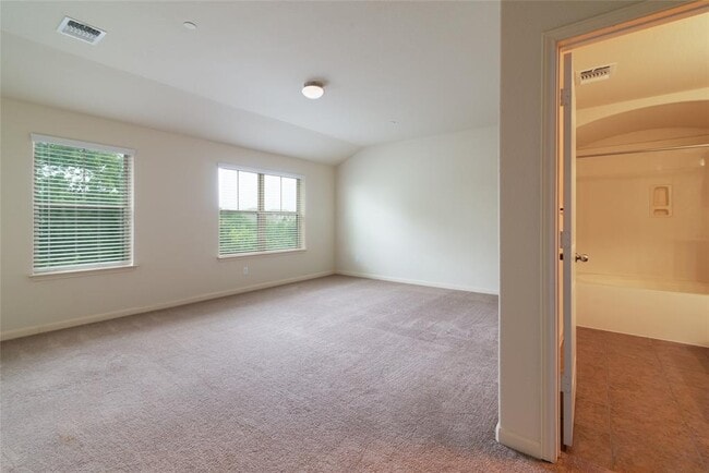 Building Photo - 1620 Bryant Dr