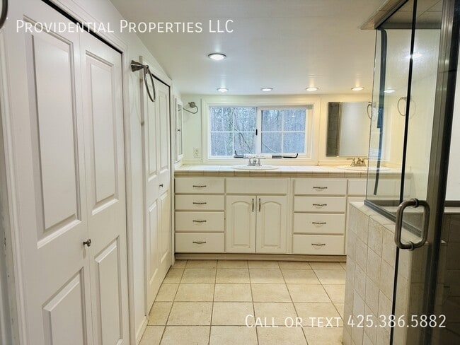 Building Photo - 20620 Larch Way