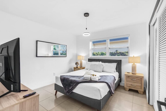 Building Photo - 18735 NE 18th Ave