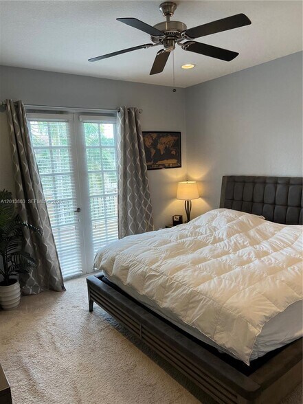 Building Photo - 808 SW 147th Ave