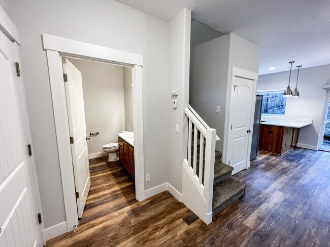 Building Photo - BIGFIR1069-1071