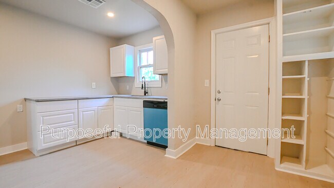 Building Photo - 2201 Glen Ellyn St