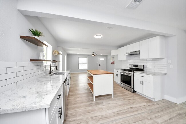 Building Photo - 503 Schilling Ave