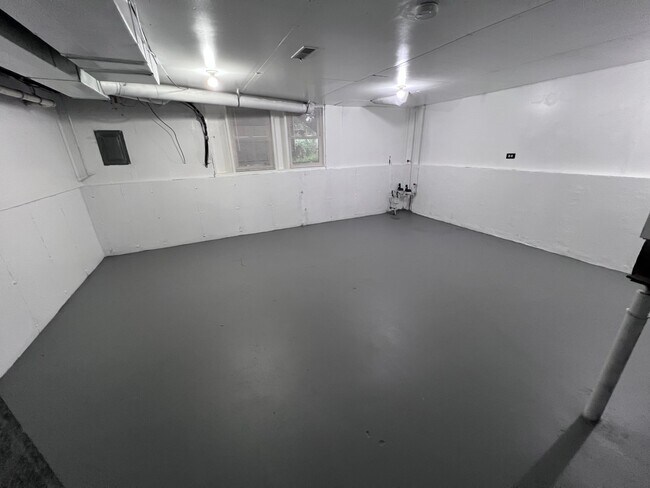 Building Photo - 1637 Sheffield Dr