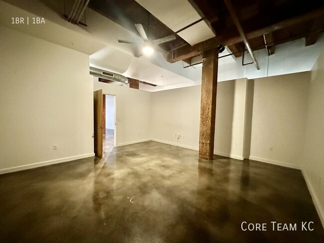 Building Photo - LARGE LOFT IN RIVERMARKET