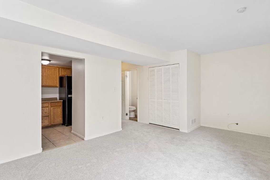 Building Photo - 12 Ethan Allen Ct