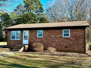 Building Photo - 2121 Charlotte Hwy