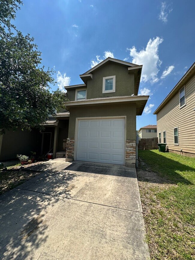 Building Photo - 5105 Flipper Dr