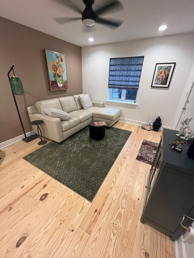 Building Photo - 2123 Christian St